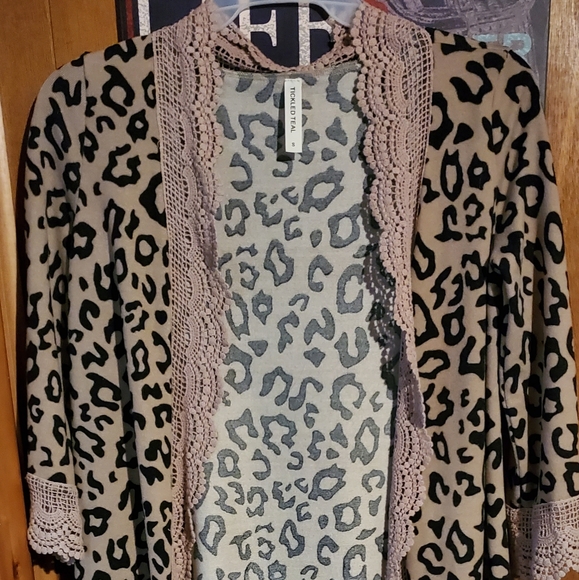 Leopard Print lace Cardigan - Picture 2 of 2